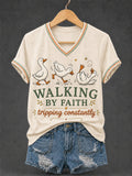 Klassisches Walking By Faith Tripping Constantly Gänse-Print Christliches Inspirierendes Kurzarm-Shirt