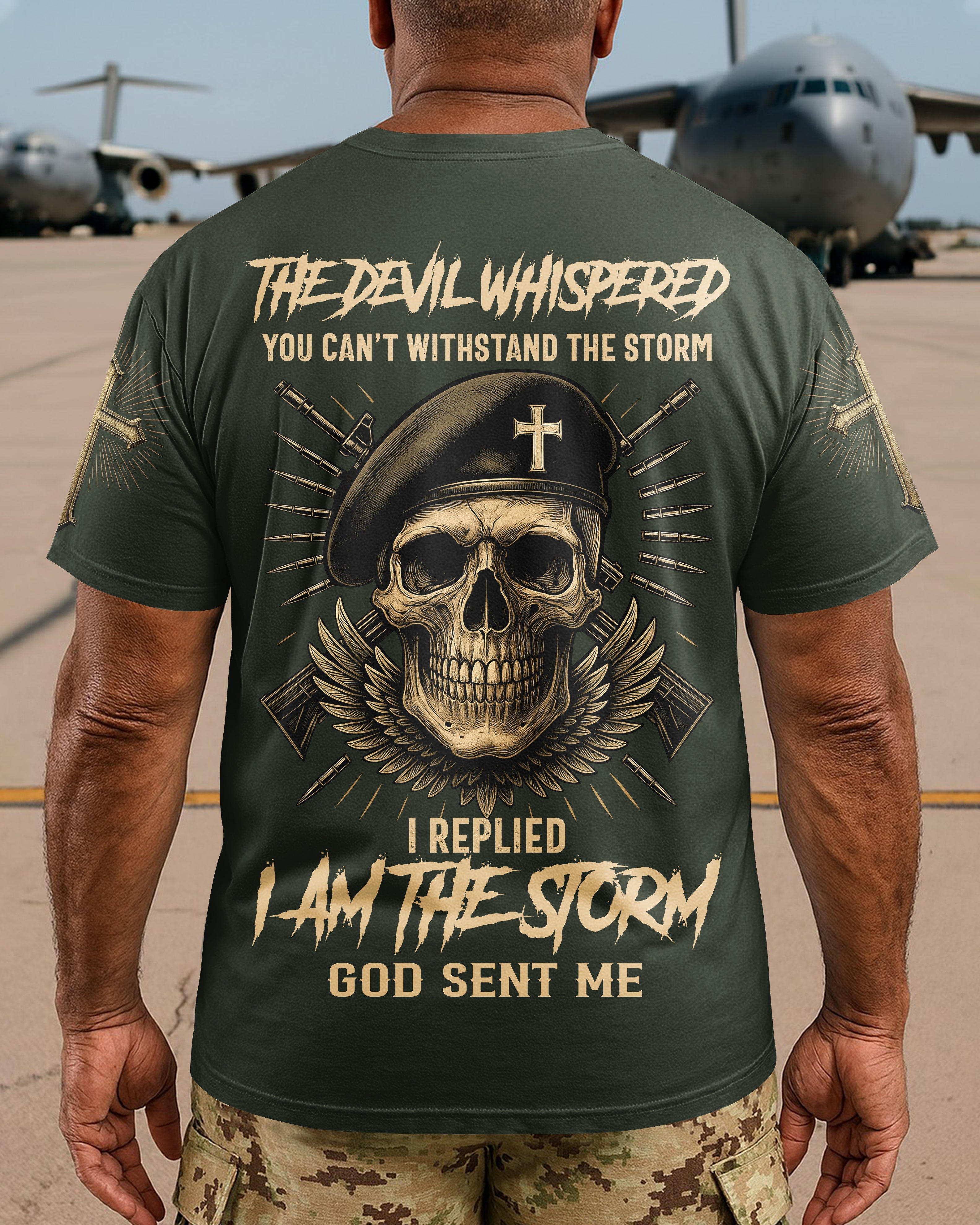 Le diable a murmuré que tu ne peux pas résister à la tempête T-shirt