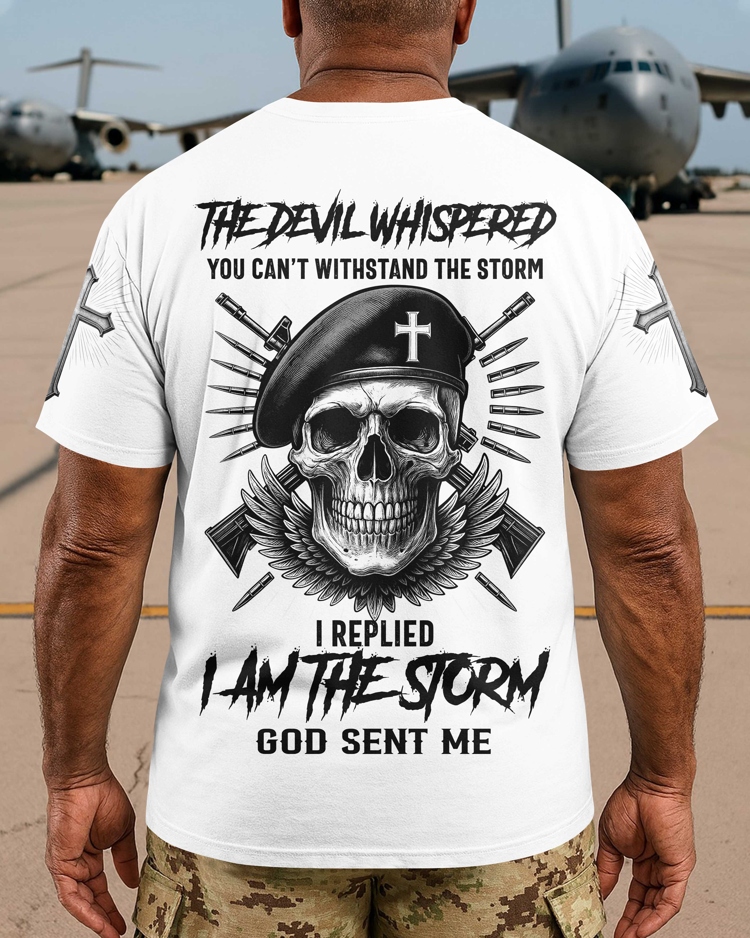 Le diable a murmuré que tu ne peux pas résister à la tempête T-shirt