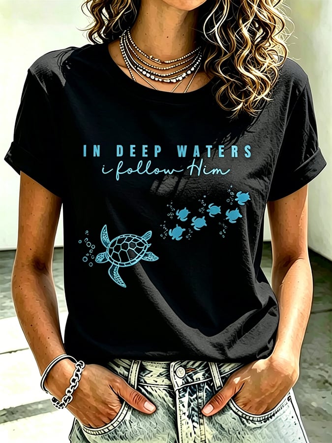 Camiseta estampada de fe para mujer, ideal para vacaciones y ocio en la playa, con tortuga marina y el mensaje «En aguas profundas, lo sigo»