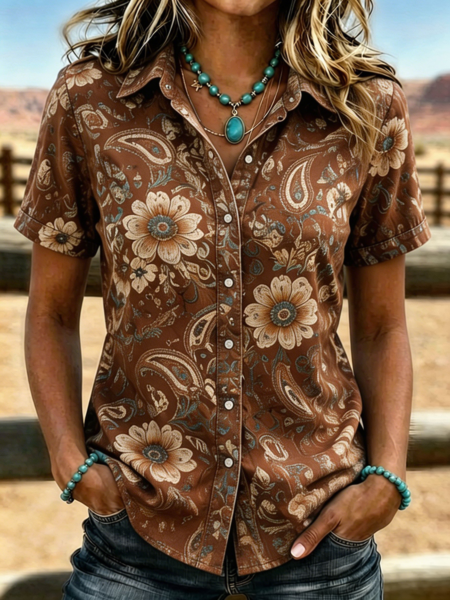 Camisa abotonada bohemia vaquera de mujer con estampado floral y de paisley y manga corta