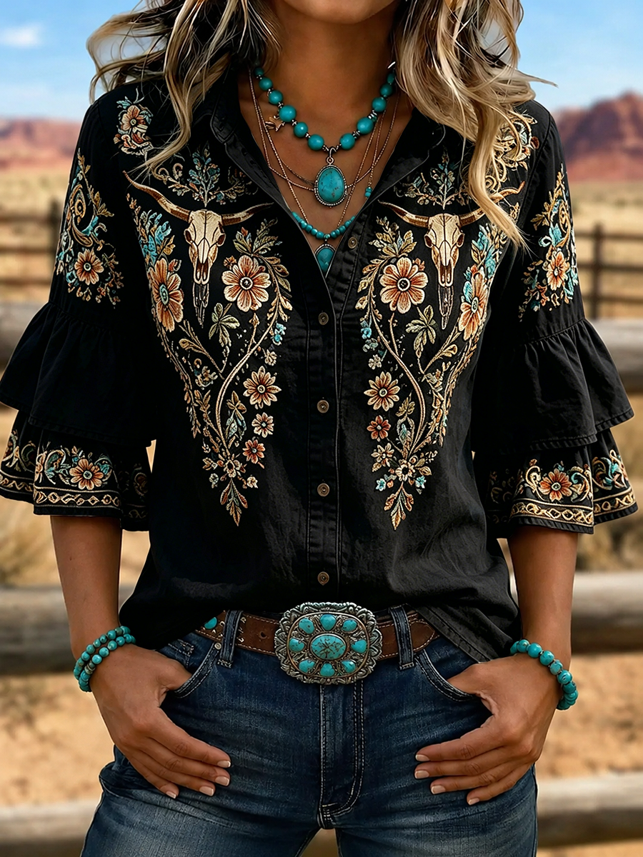 Camisa vaquera de mujer con calavera de toro bordada y mangas con volantes