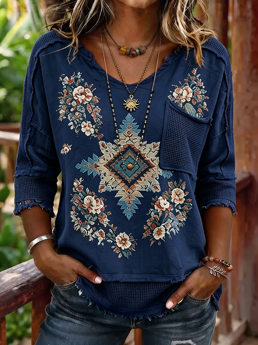 Top bohemio de mujer con estampado floral azteca, patchwork tejido y manga 3/4