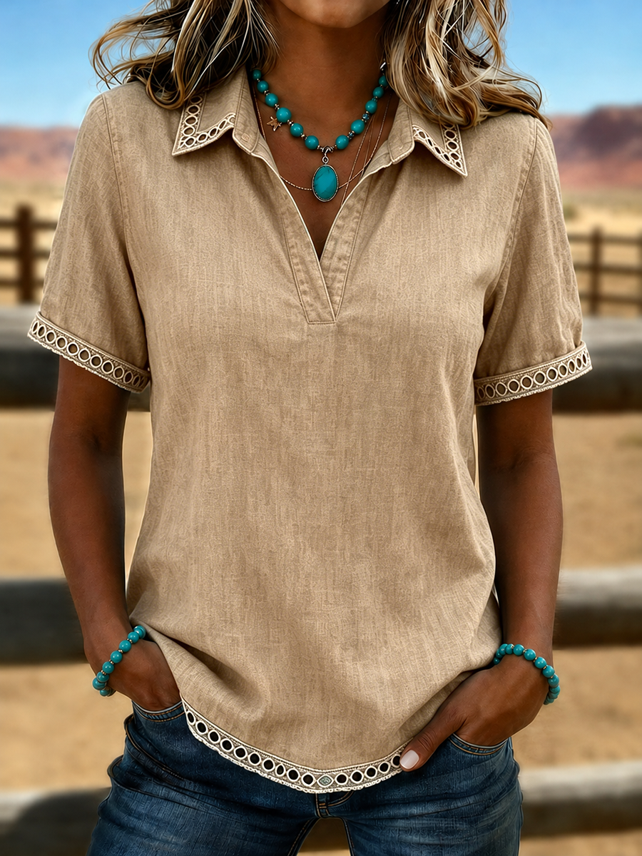 Blusa western de manga corta con cuello de pico y ribete de encaje turquesa
