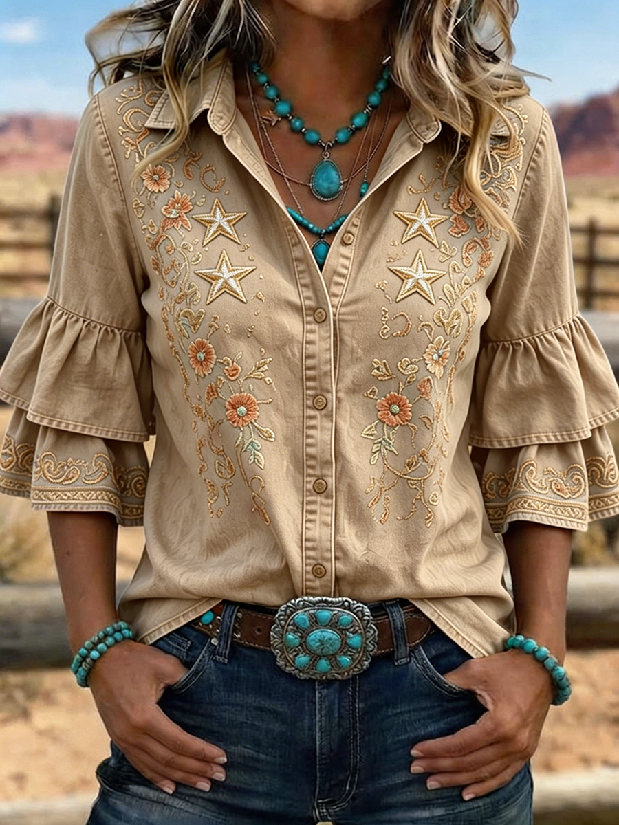 Camisa vaquera de mujer con estrella y flores bordadas y mangas con volantes