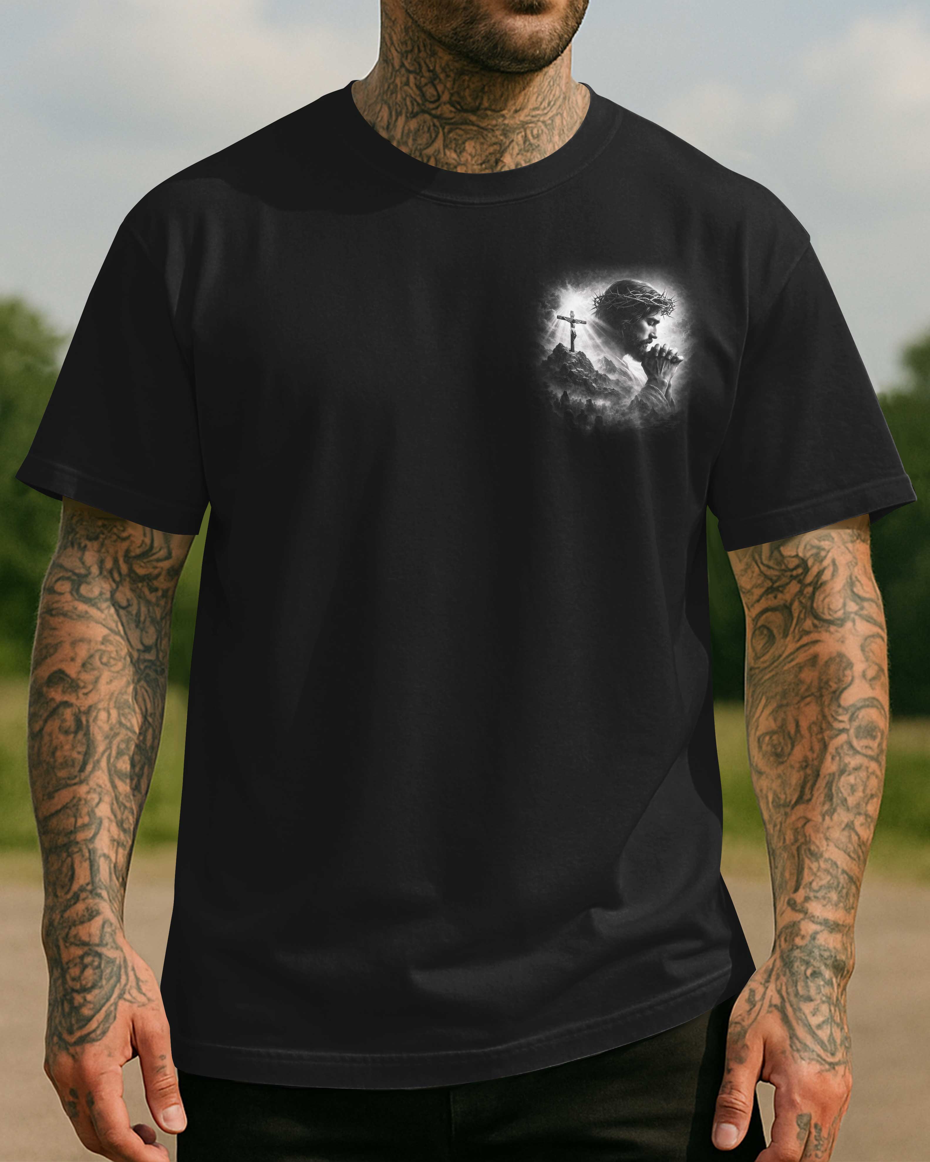 Ich knie nur vor einem Mann, und der starb am Kreuz – T-Shirt