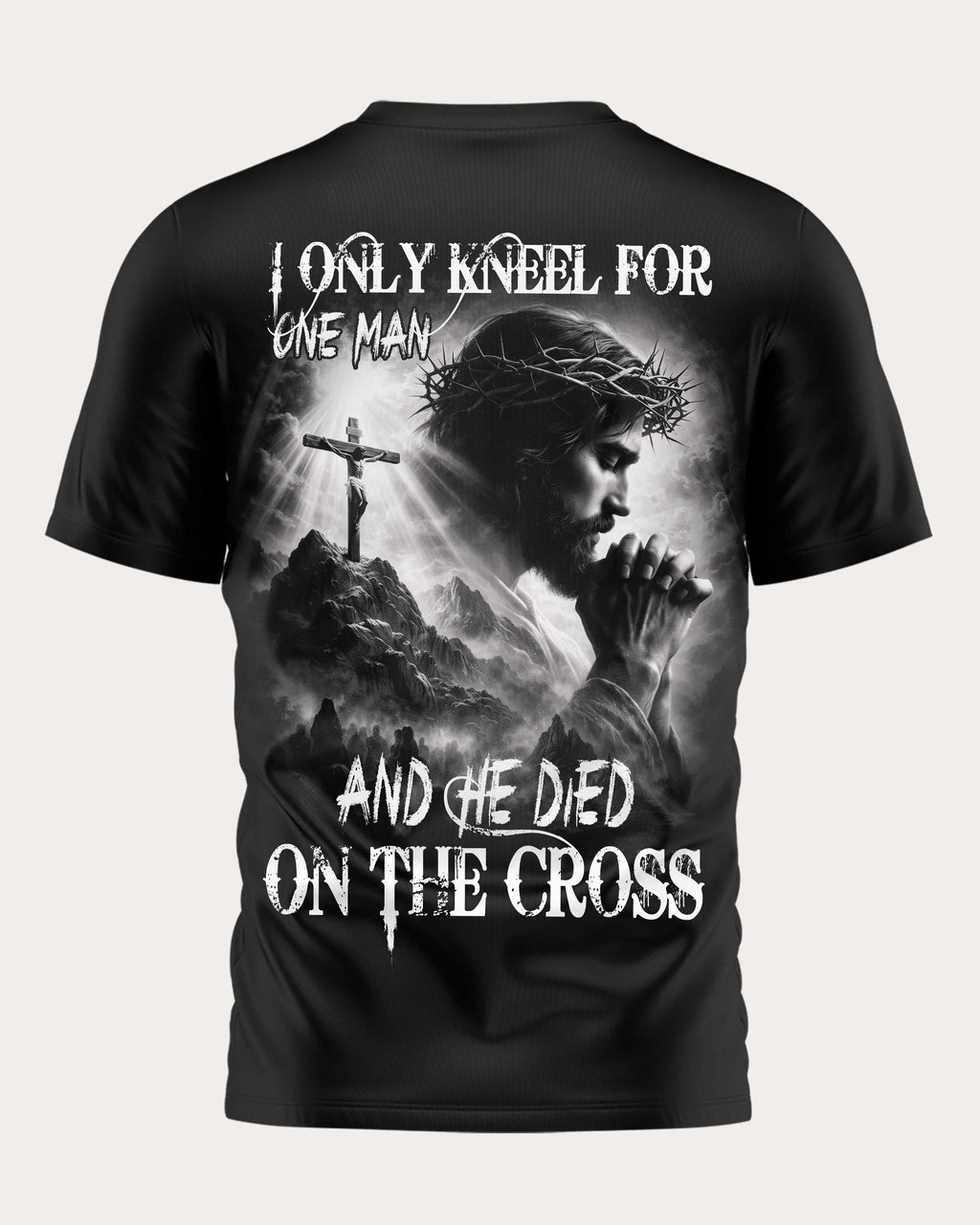 Ich knie nur vor einem Mann, und der starb am Kreuz – T-Shirt