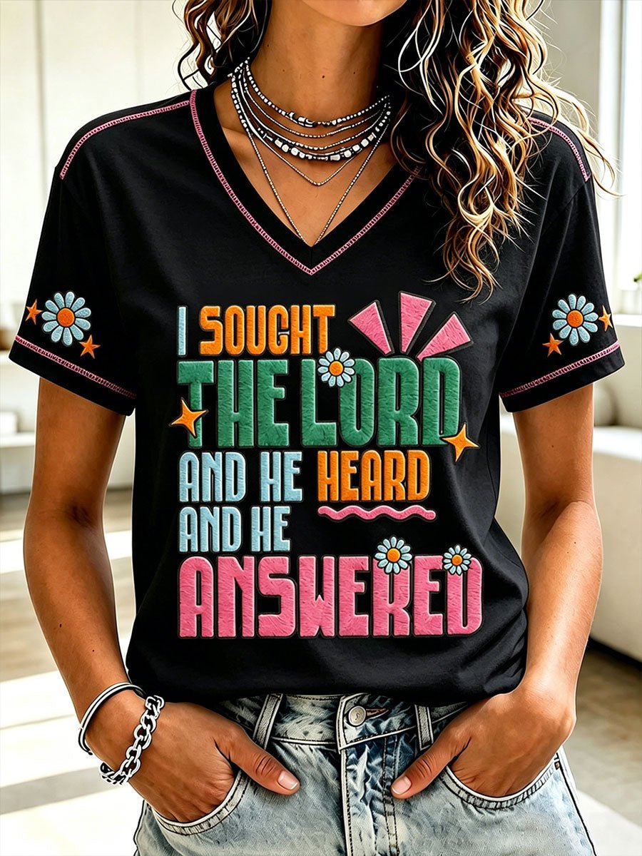 Camiseta clásica de manga corta con estampado «Busqué al Señor, él me oyó y respondió»
