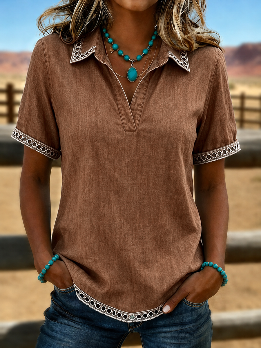 Blusa western de manga corta con cuello de pico y ribete de encaje turquesa