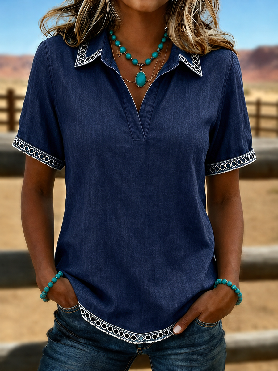 Blusa western de manga corta con cuello de pico y ribete de encaje turquesa