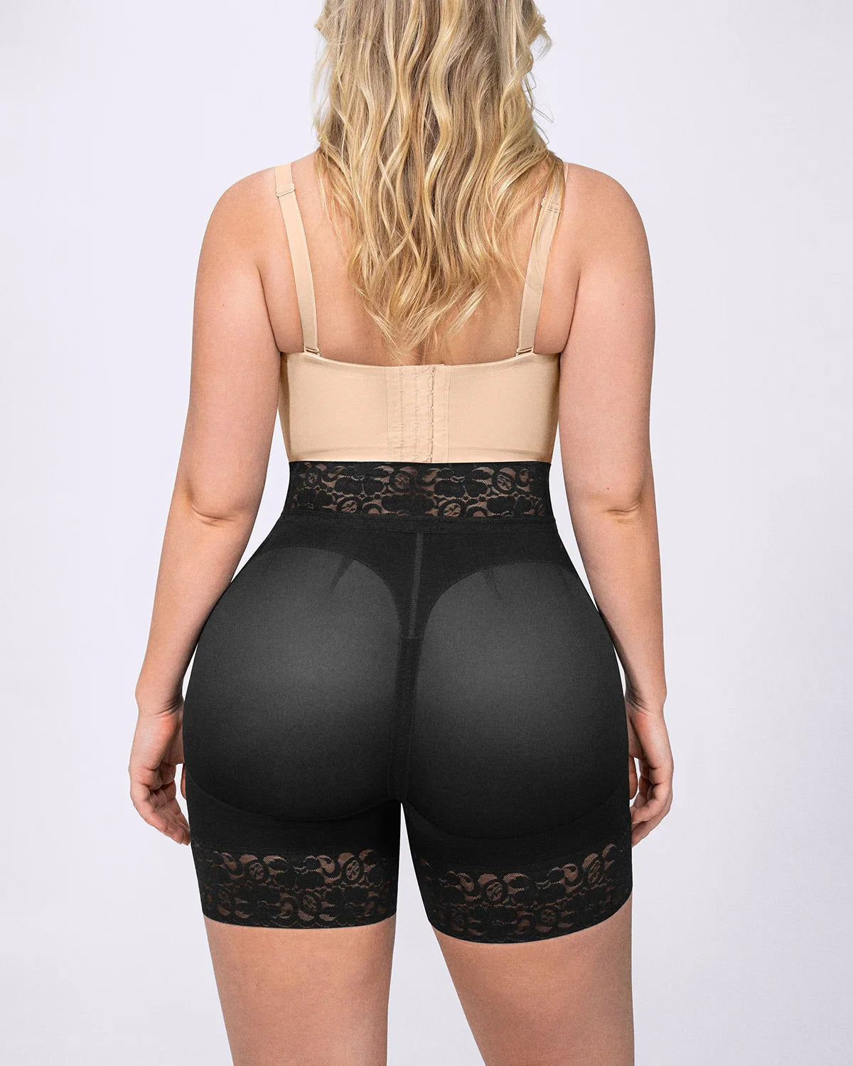Pantalón corto de tiro medio con varillas de acero y efecto realce de glúteos