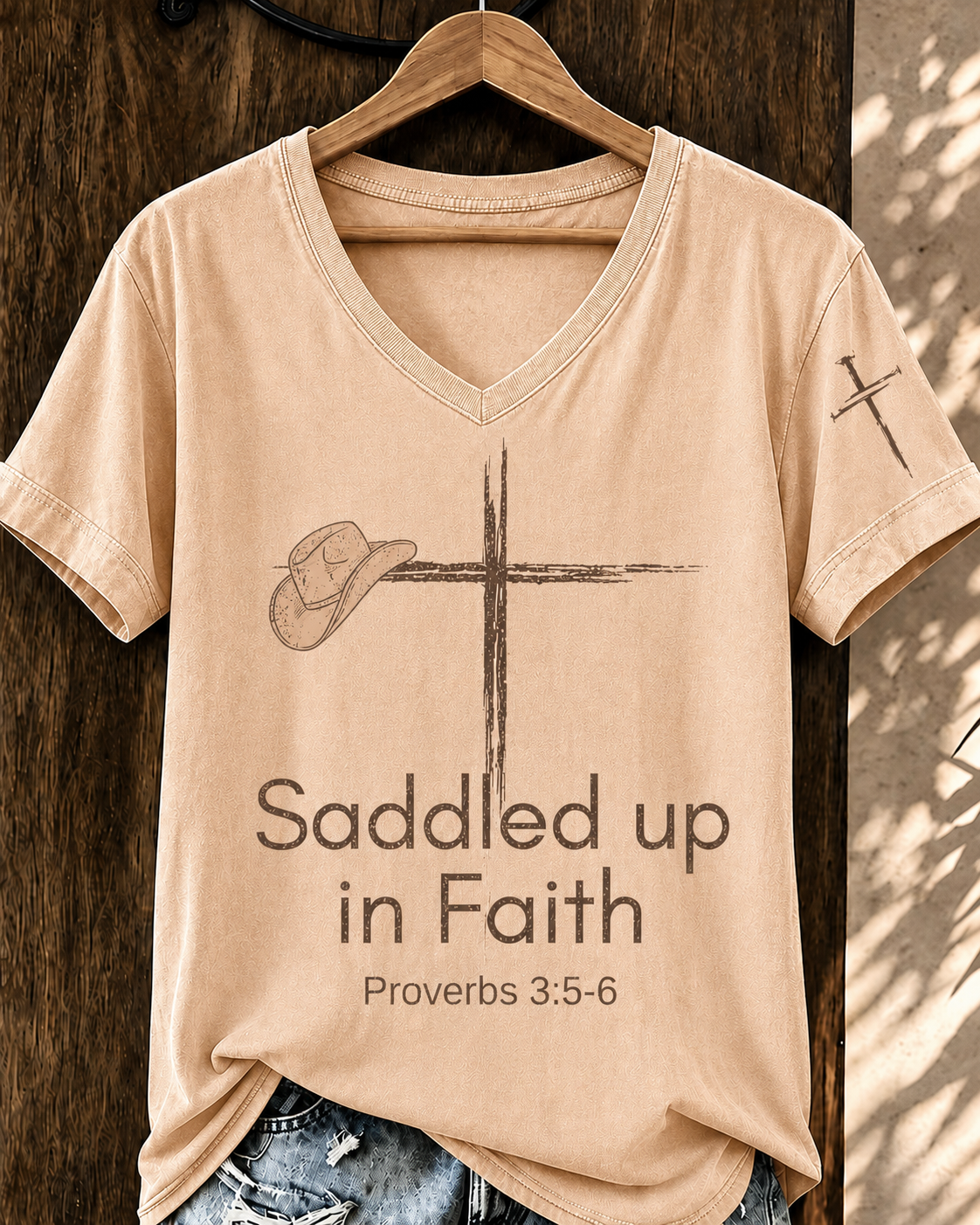 Damen Retro WesternSaddled Up in Faith V-Ausschnitt T-Shirt
