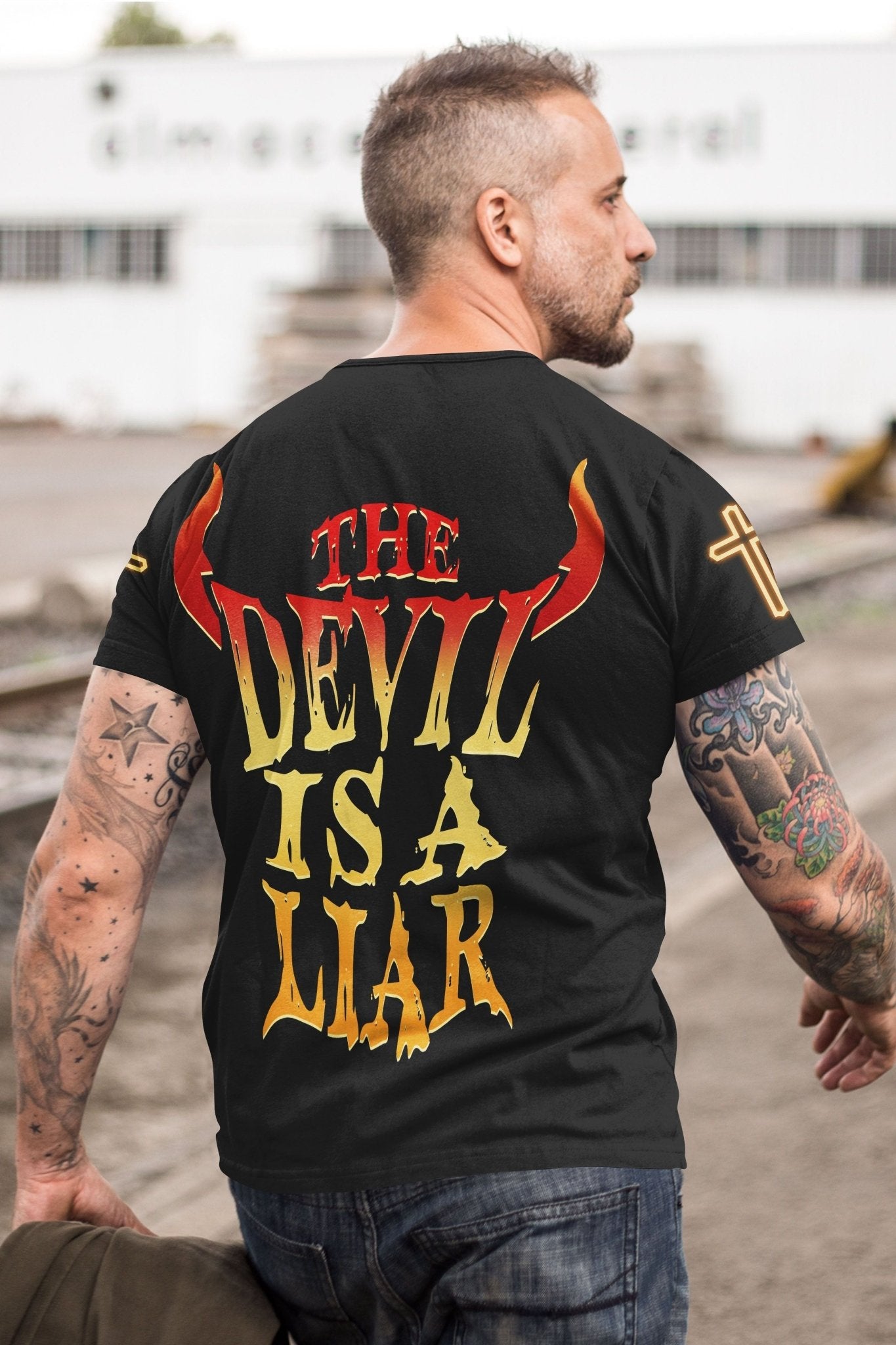 T-shirt imprimé « Le diable est un menteur »