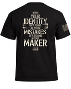Identität im Maker-T-Shirt