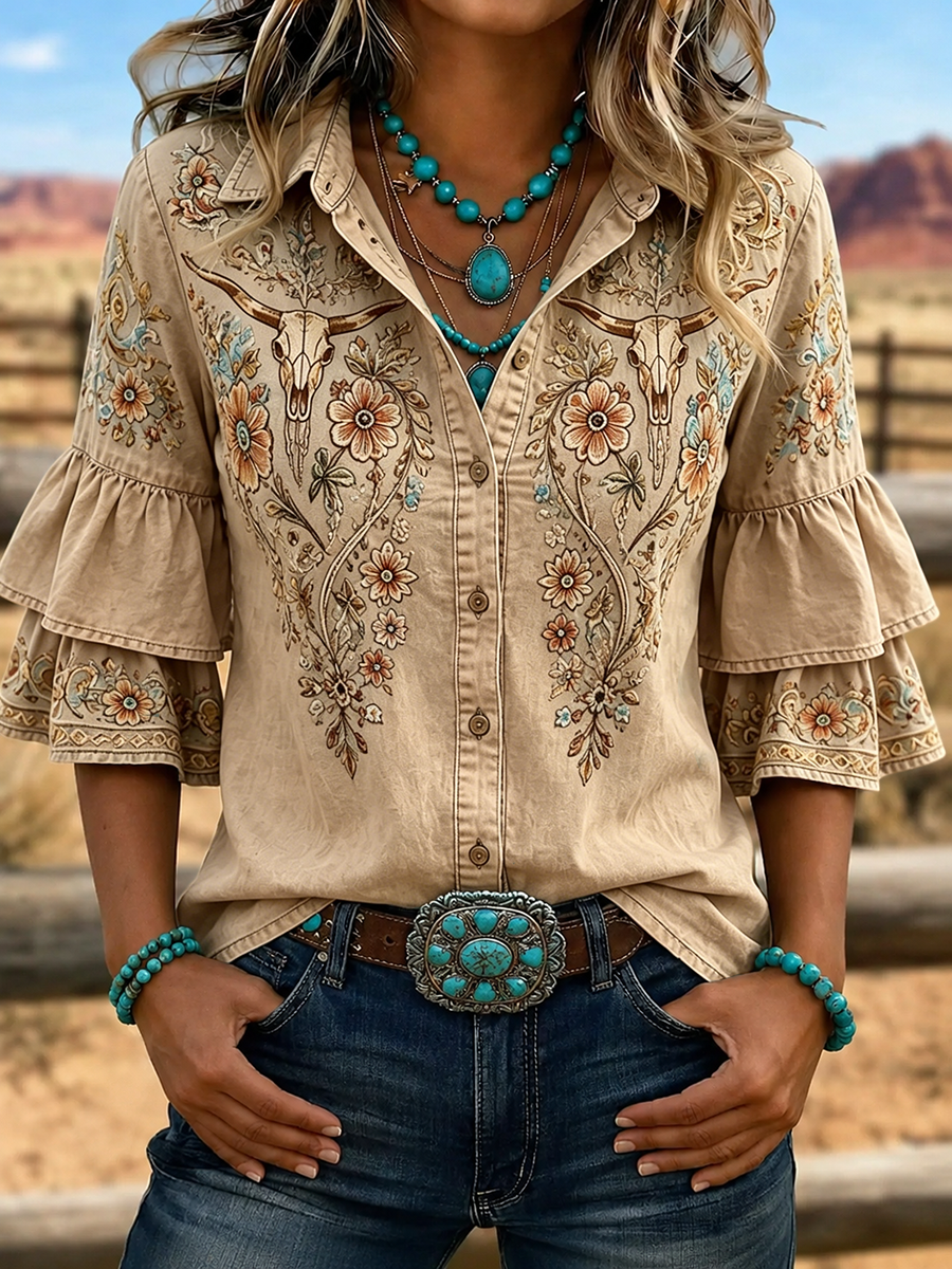 Camisa vaquera de mujer con calavera de toro bordada y mangas con volantes