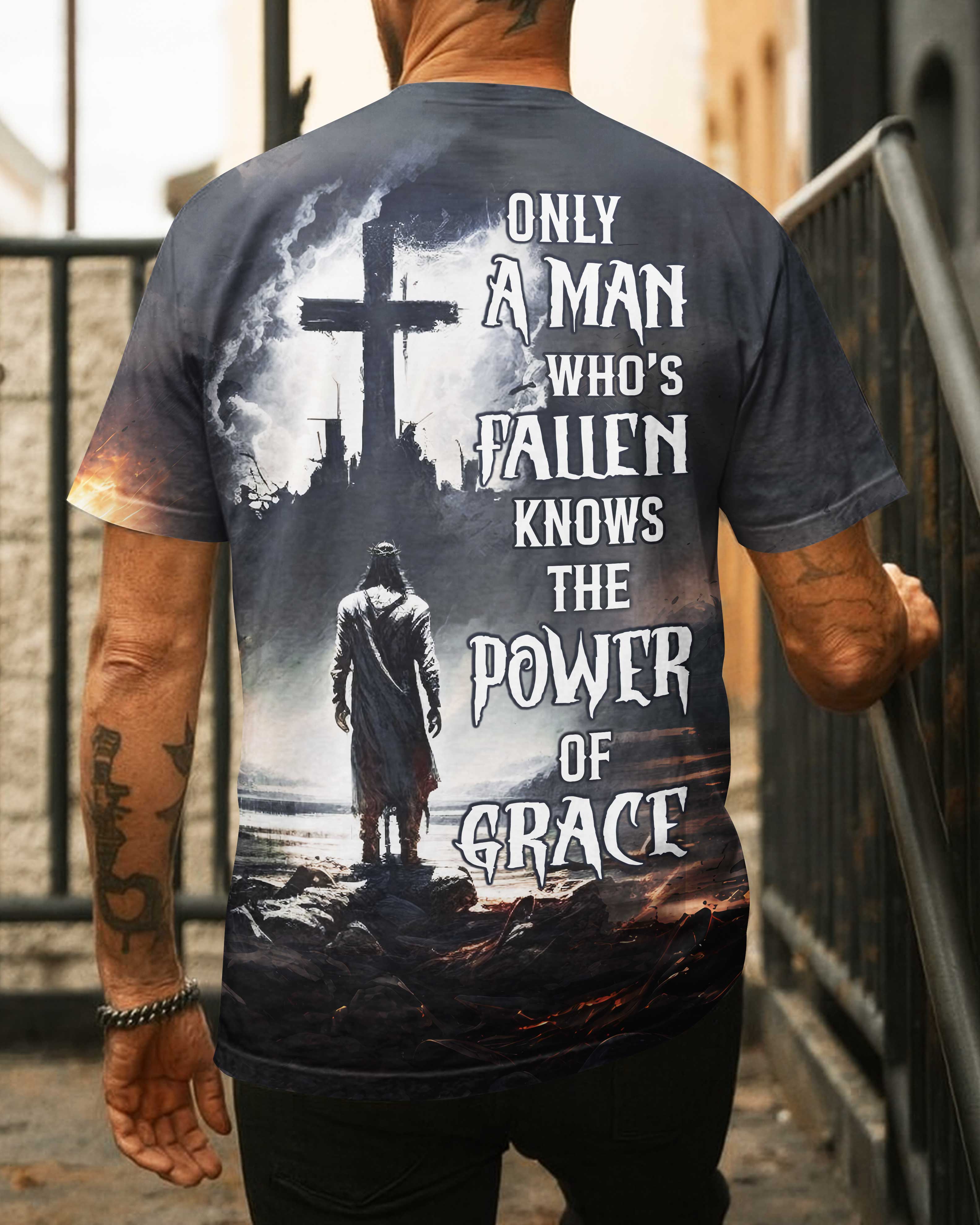 T-shirt « Seul un homme qui est tombé »